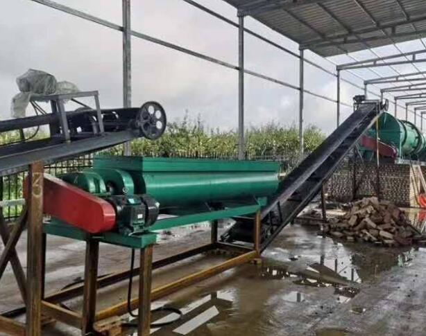 養(yǎng)殖場怎么利用豬糞發(fā)酵腐熟制作有機(jī)肥料？